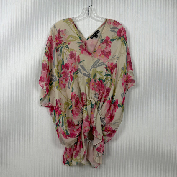 Elizabeth and James Floral Batwing Blouse — 01 front