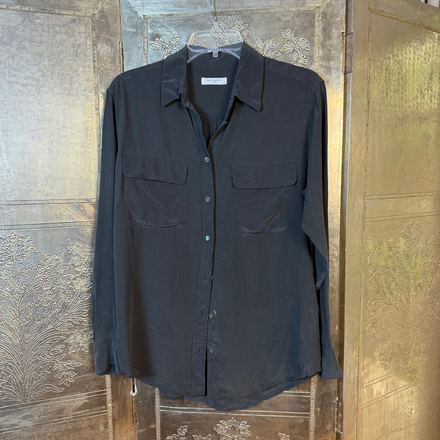 Front view of Equipment Femme Slim Signature Silk Shirt Size XS