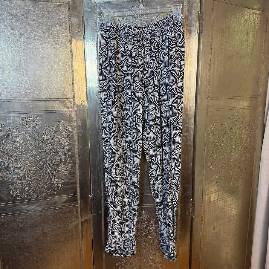 Front view of Alice + Olivia Geometric-Print Pants Size M