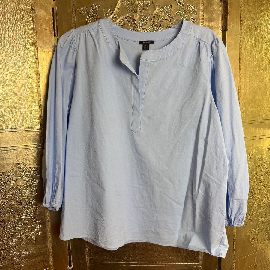 104 - Ann Taylor Blue Cotton-Blend Blouse Size M — photo 1: front view