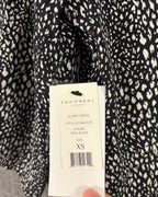 Brand and Size Tag 01 view of Equipment Femme Aubrey Silk Dress Size XS
