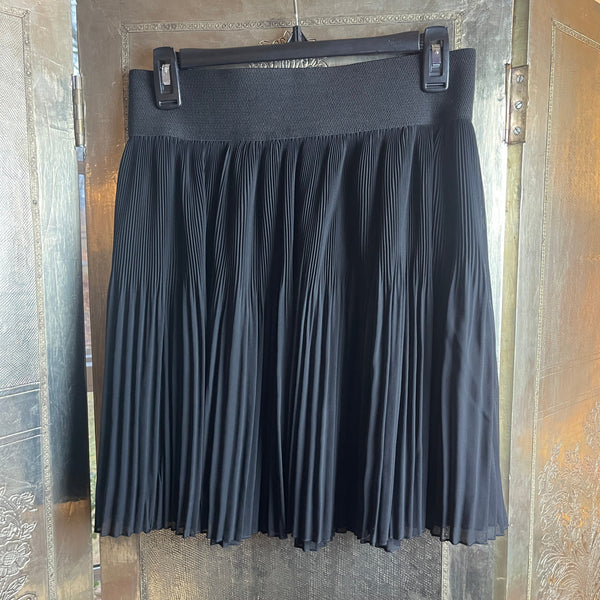 Zara Basic Black Pleated Skirt Size L - front view