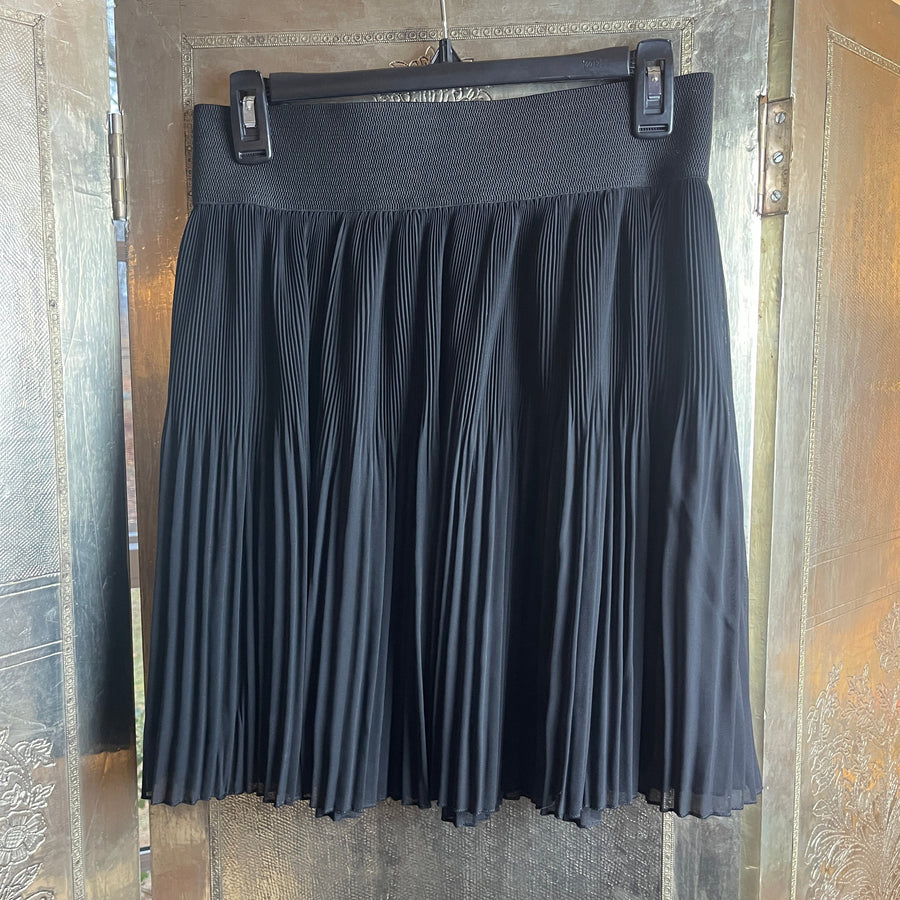 Zara Basic Black Pleated Skirt Size L - front view