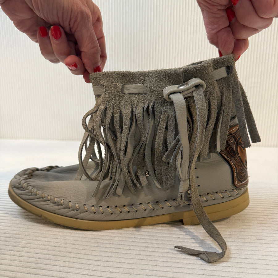 El Vaquero Fringe Moccasin Boots