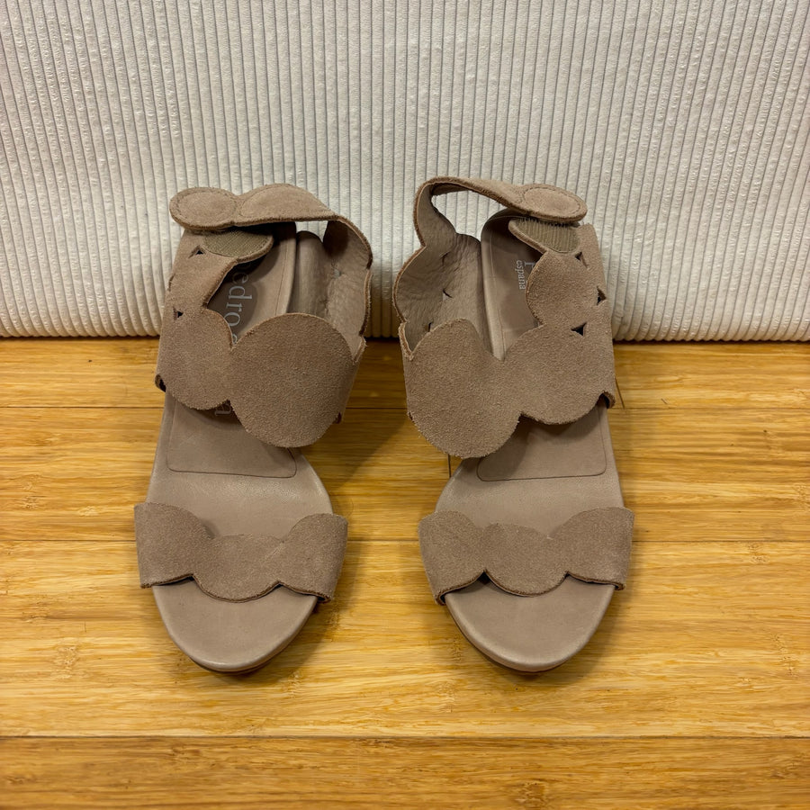 Pedro García Dyane Beige Suede Wedge Sandals Size 38 — 01 front