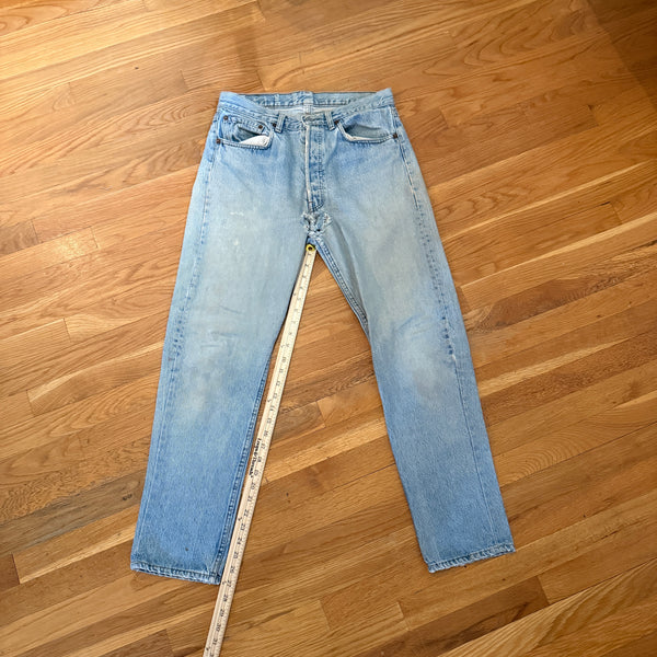 Light Wash Jeans — 01 front