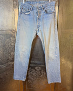 Light Wash Distressed Jeans — 01 front