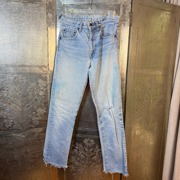 Light Wash Ripped Jeans — 01 front