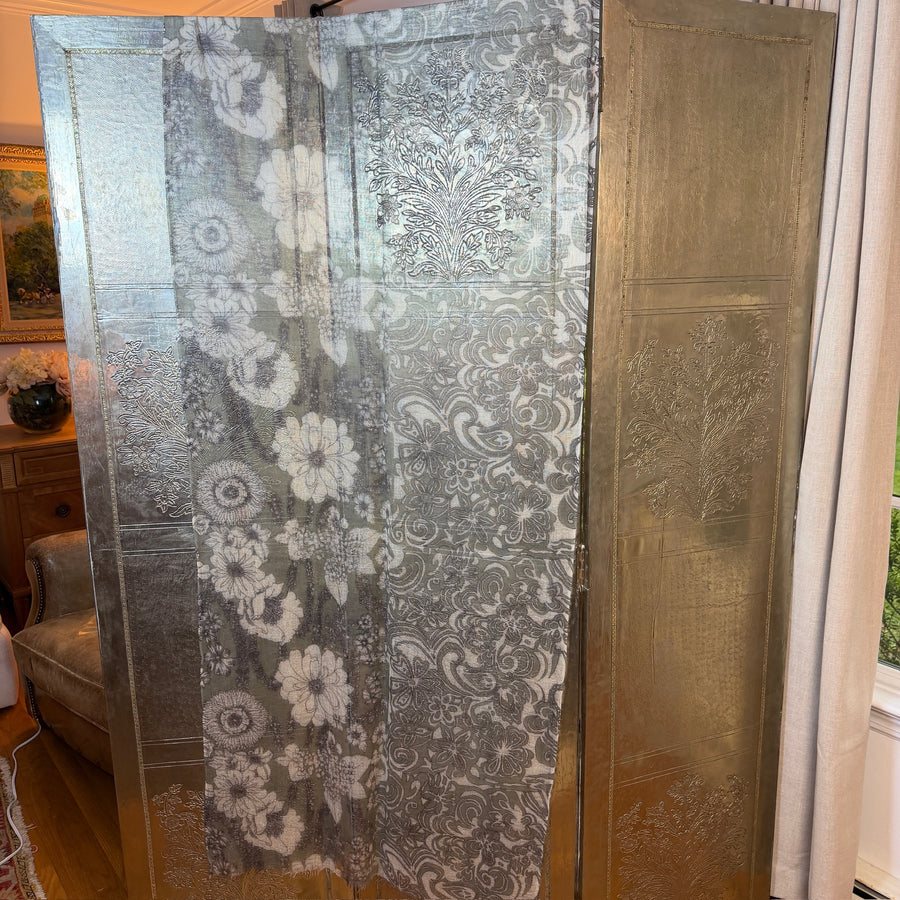 Gray Floral Scarf — 01 front