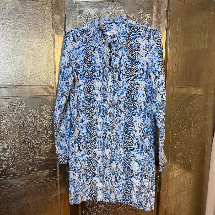 Equipment Femme Blue Snake-Print Silk Tunic Blouse — 01 front