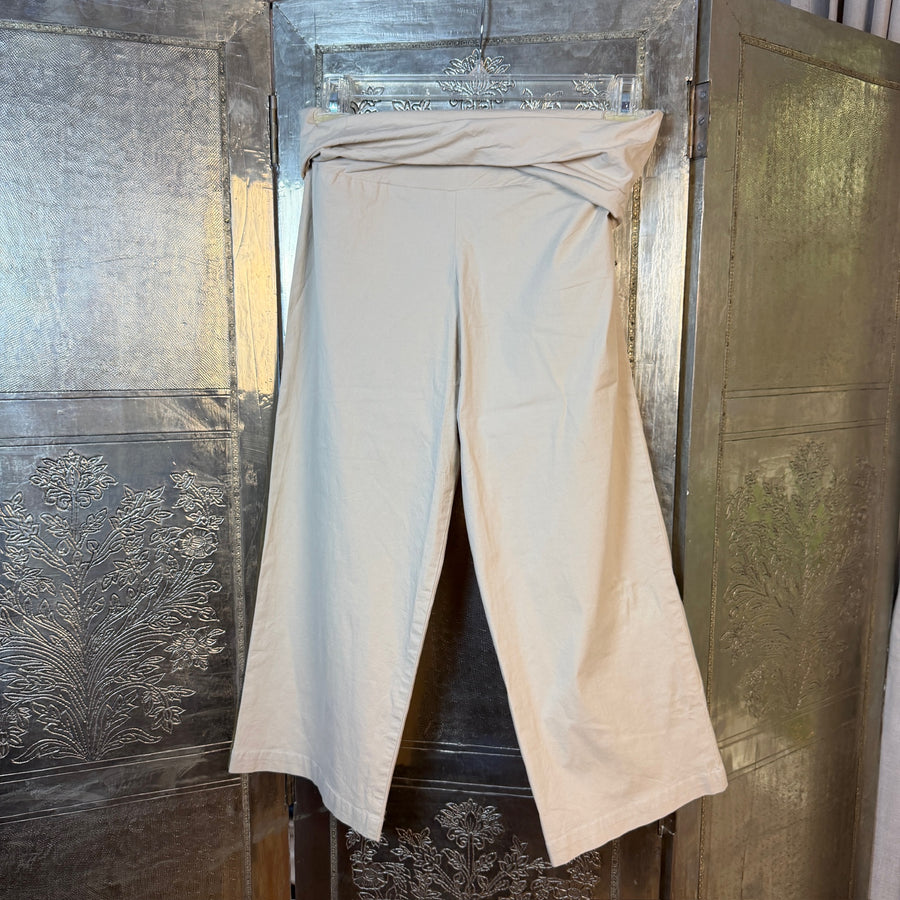 Beige Pants — 01 front